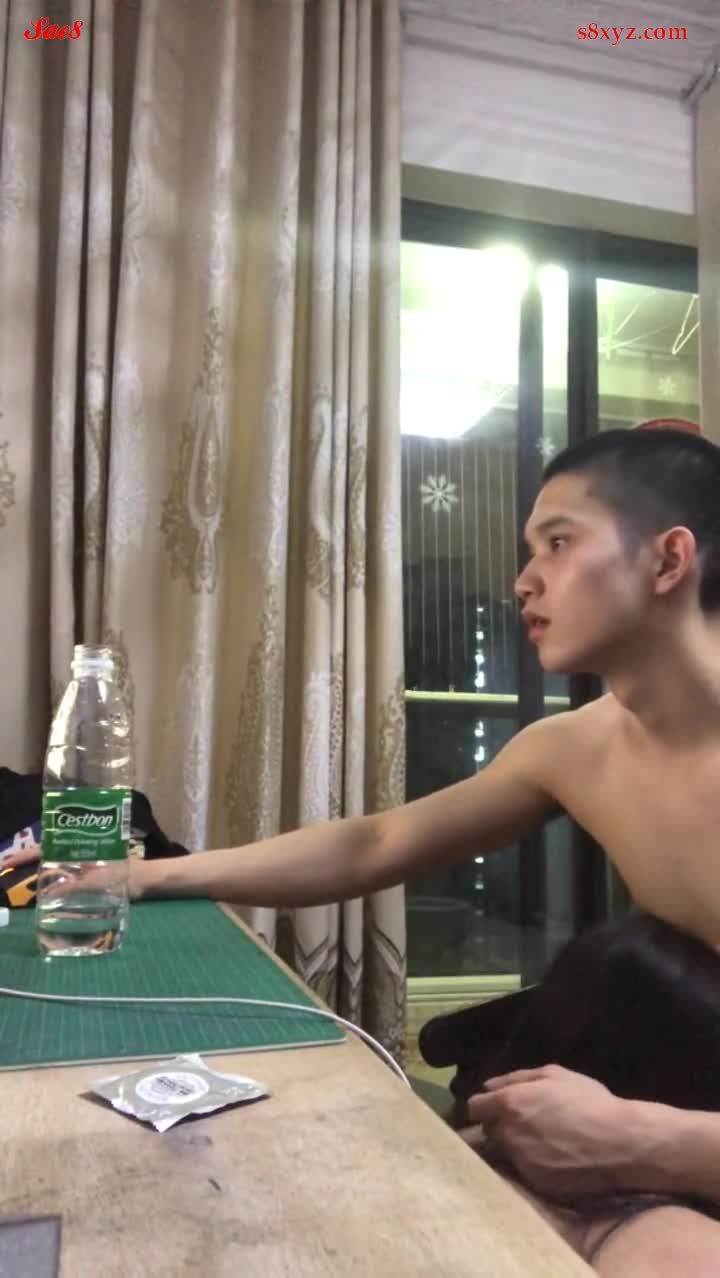 深圳体育帅哥石头和大奶富二代女友露脸自拍艳照门2